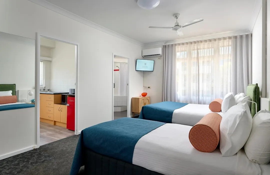 Baileys Parkside Motel By Vetroblu-1